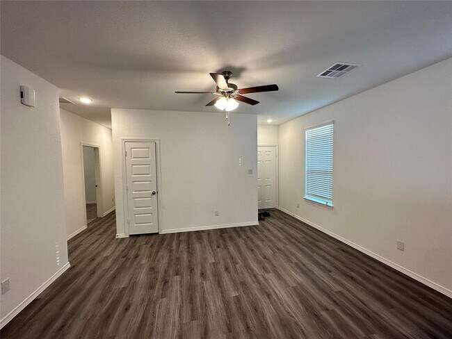 Foto del edificio - 16512 Moss Ln