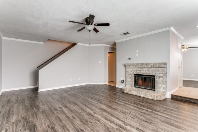 Foto del edificio - 1728 Creekpoint Dr