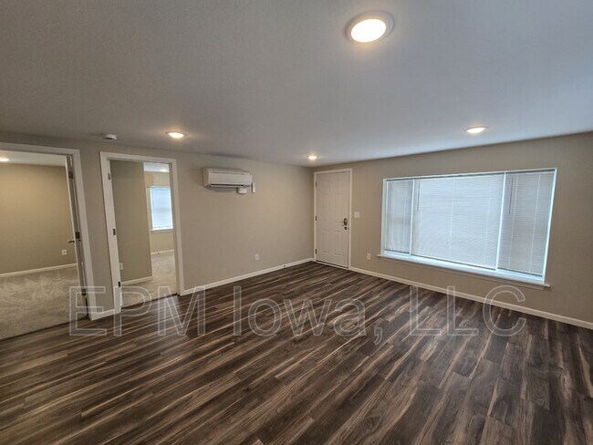 Building Photo - 308 1/2 12th Avenue