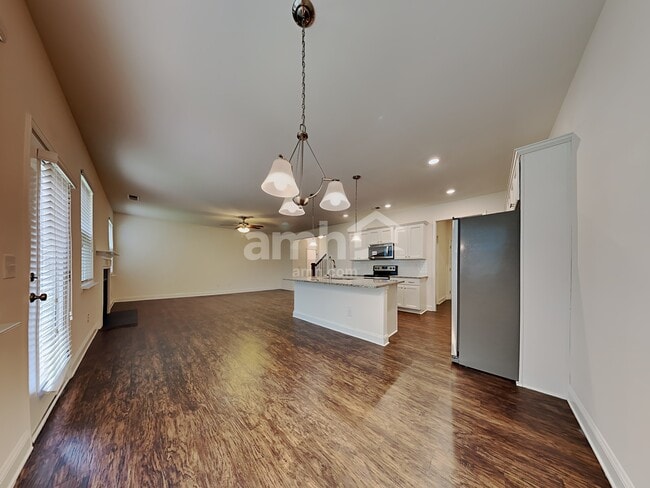 Building Photo - 230 McBee Pl