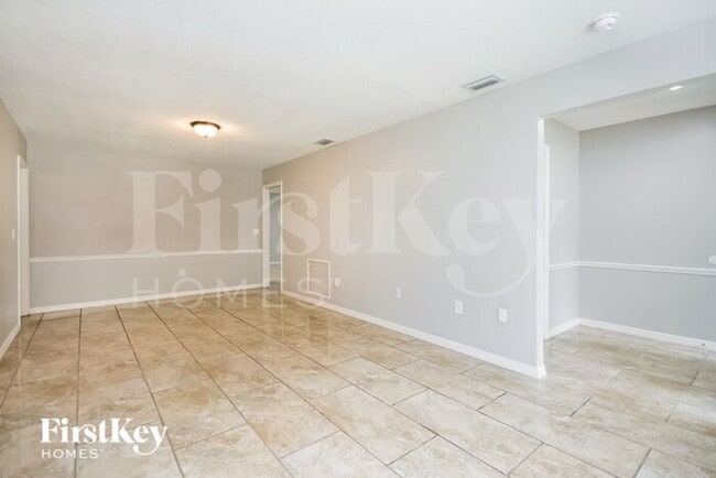 Foto del edificio - 815 Lake Elbert Ct