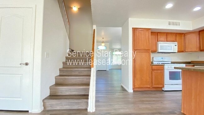 Building Photo - 7805 S 46th Dr