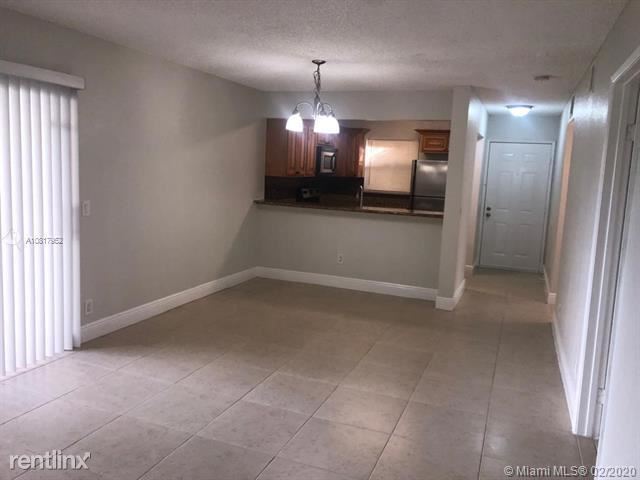 Building Photo - 1502 Lake Crystal Dr