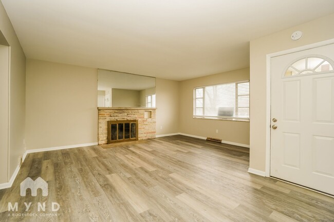 Building Photo - 1053 Wiltshire Rd