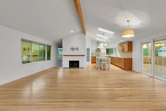 Foto del edificio - Beautifully Renovated Home in the Heart of Normandy Park