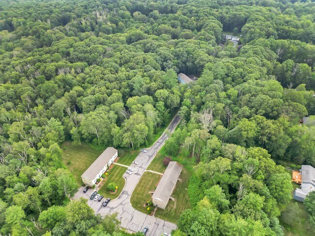 Foto del edificio - Andover, CT- One bedroom one bath apt in a gorgeous country setting.  It is time for a new start!