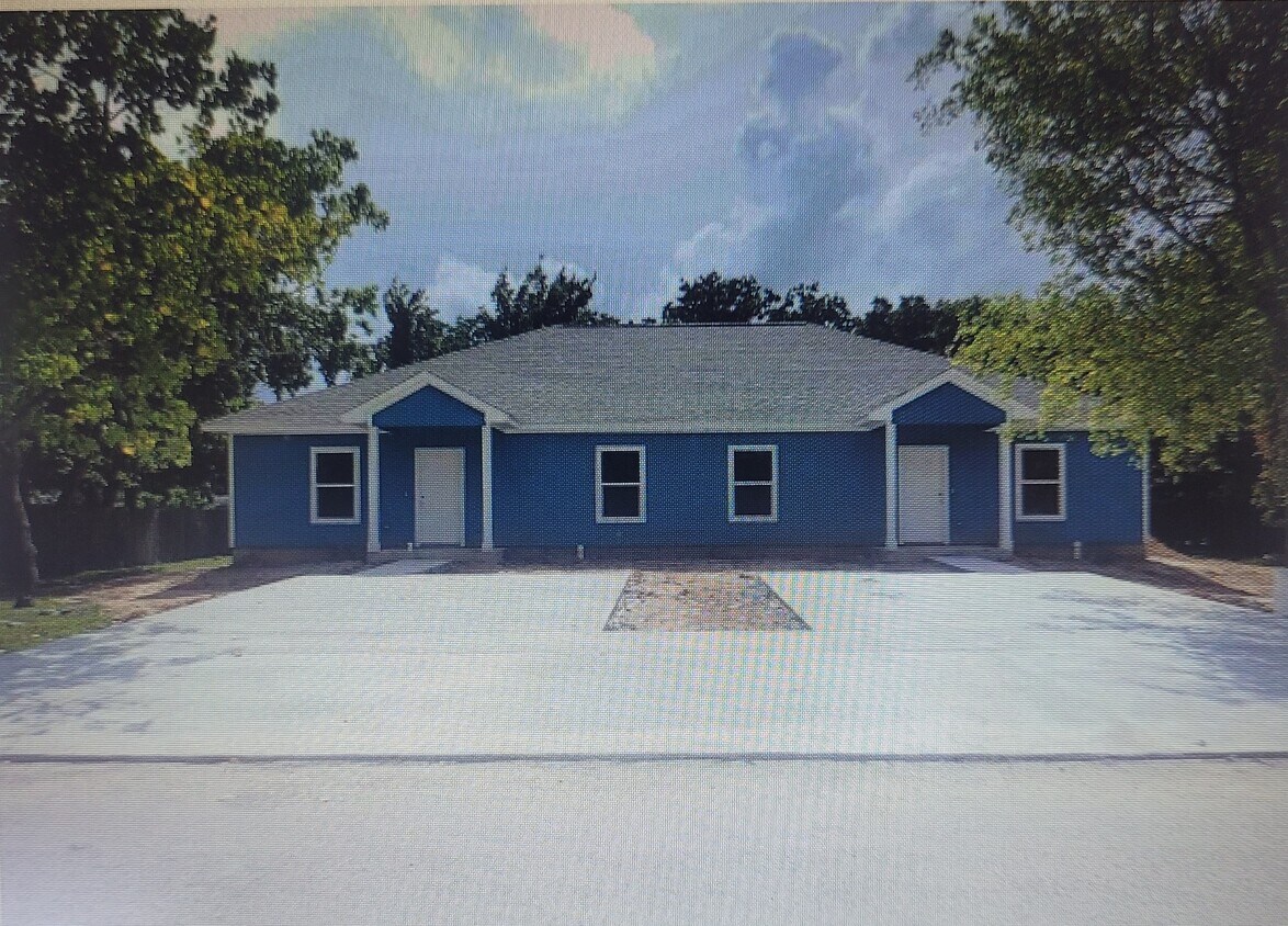 Foto principal - 2107 24th St N