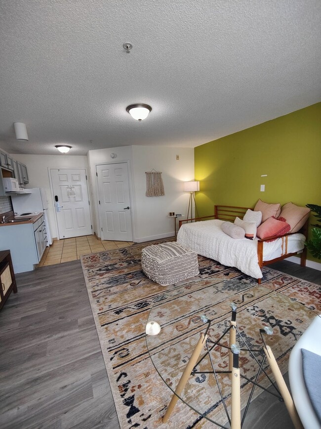 Foto del edificio - FIRST MONTH FREE- STUDIO APT- Available 1/...