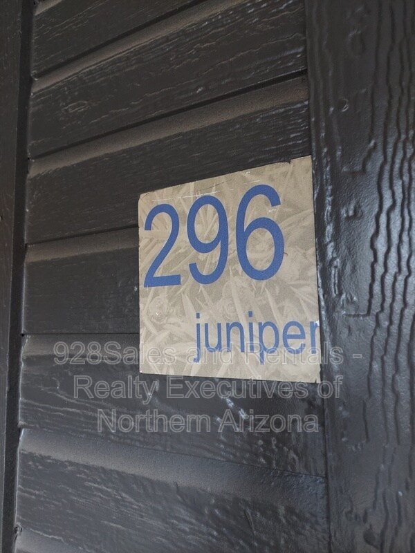Foto del edificio - 1385 W University Ave