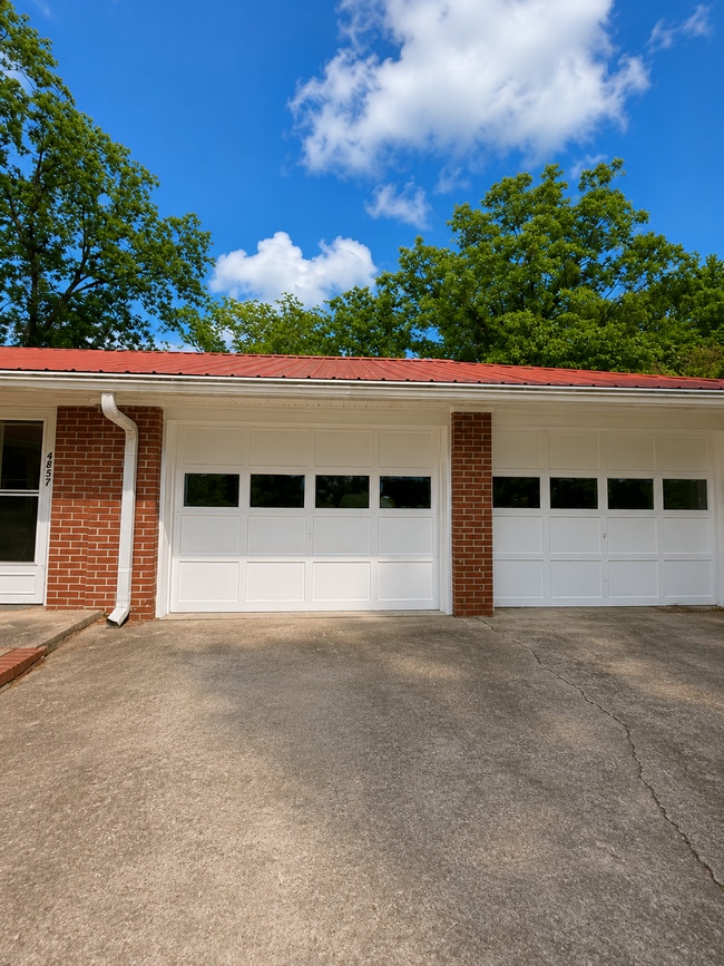 Building Photo - 8457 Thomaston Rd
