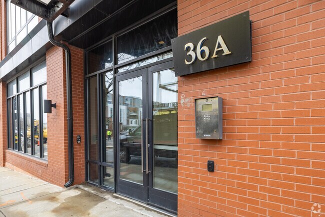 Entrada - The Lofts at 36A