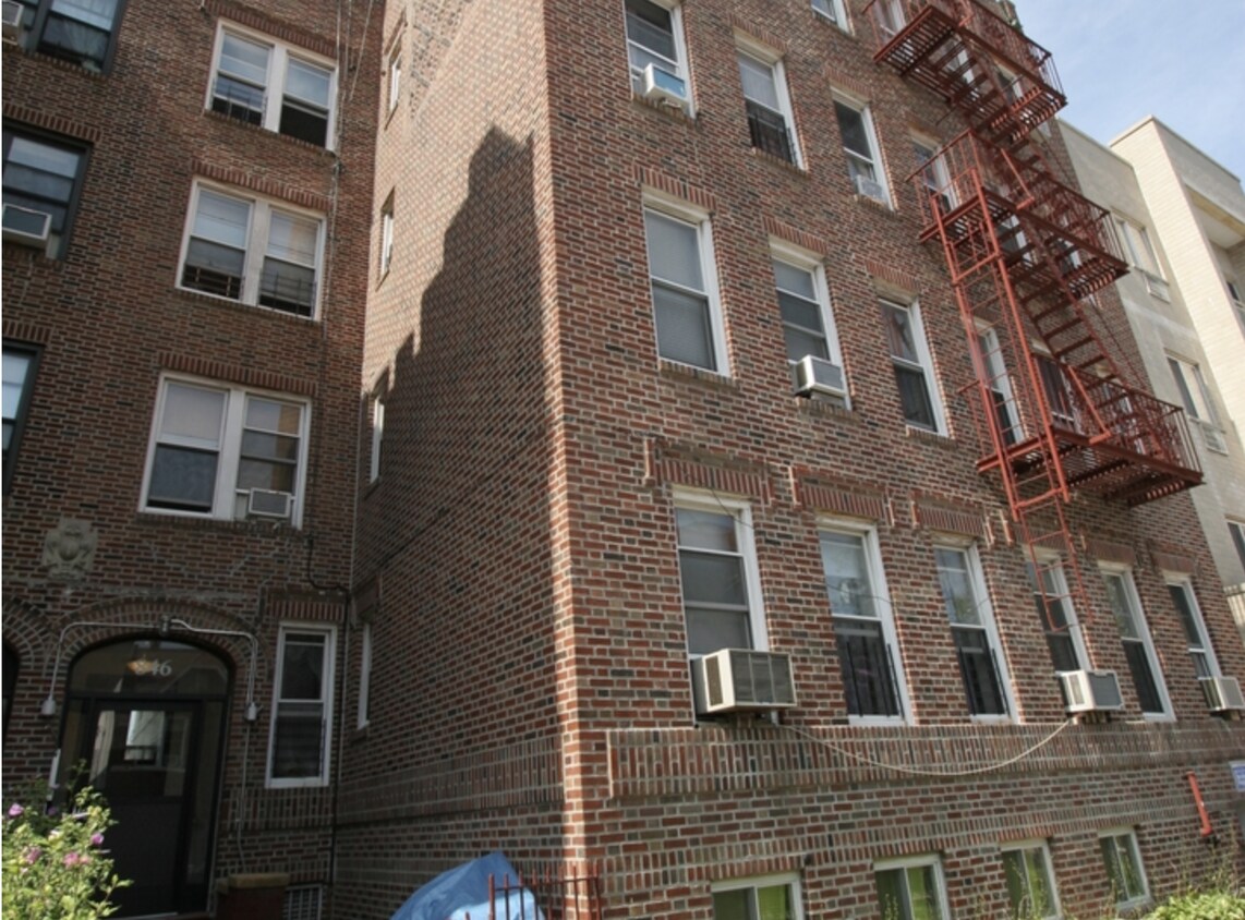 Building Photo - 856 50th St