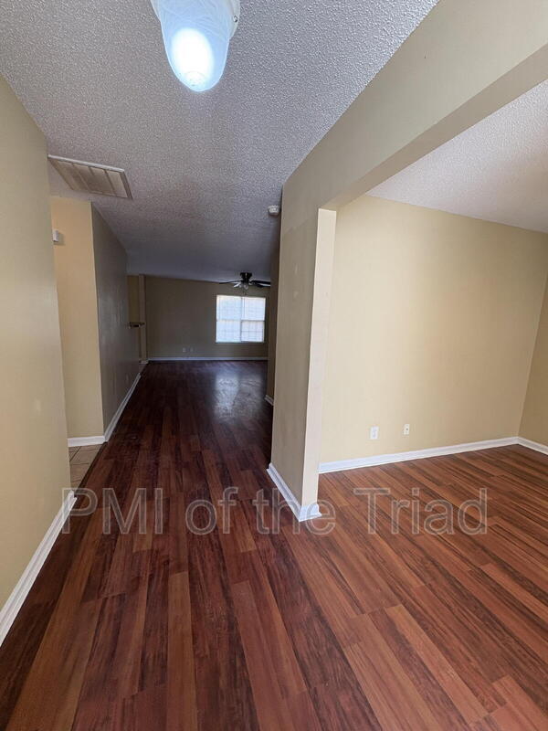 Foto del edificio - 152 Drewsbury Dr