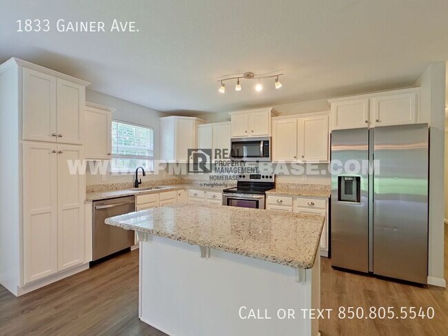 Foto del edificio - 1833 Gainer Ave