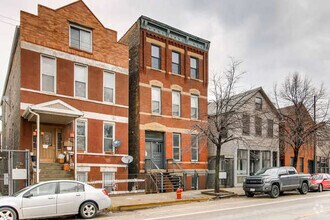 Building Photo - 722 W 18th St