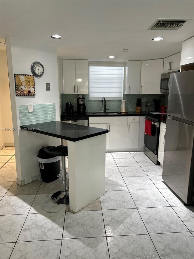 Building Photo - 17801 N Bay Rd