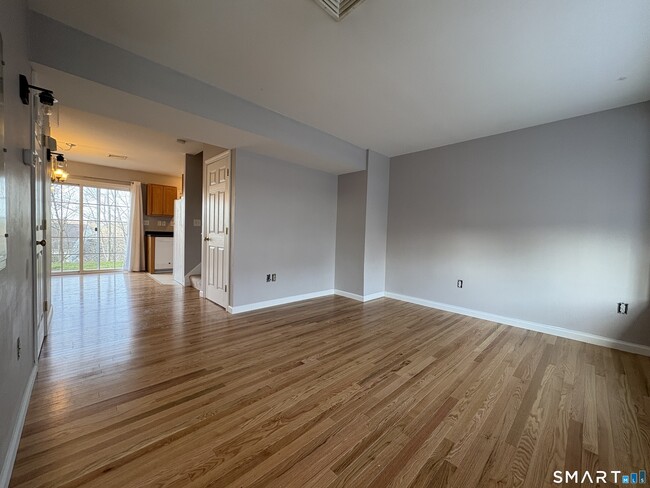 Building Photo - 267 Bridge St