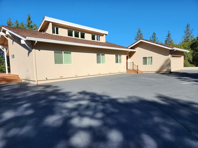 Building Photo - 11863 McCourtney Rd