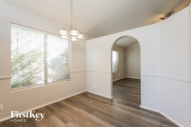 Building Photo - 5039 W Chicago Cir S