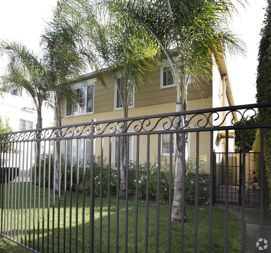 Building Photo - 4216 Cahuenga Blvd