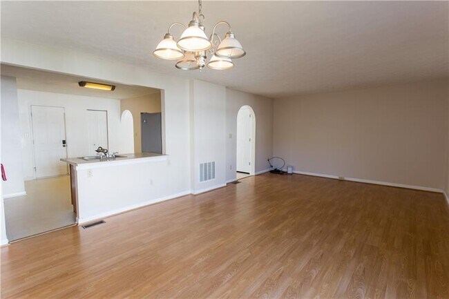 Foto del edificio - 3304 Timberglen Dr
