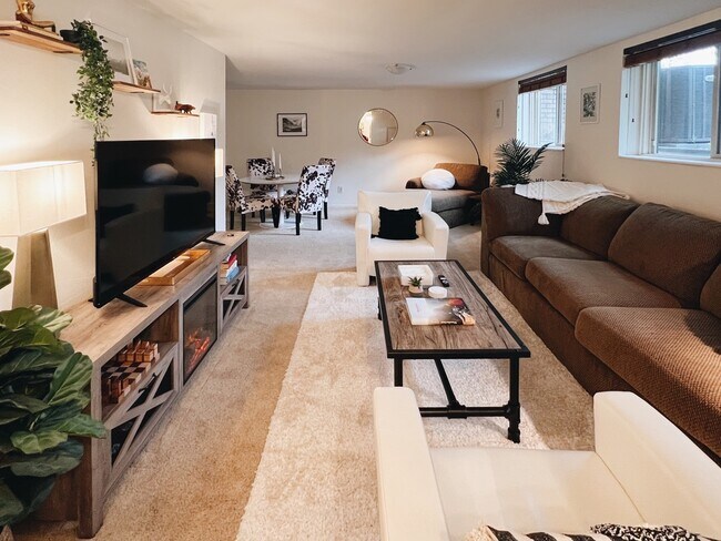 Living area - 3672 E Winesap Rd