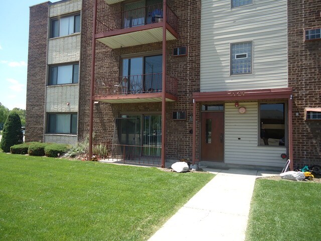 Primary Photo - 5724 W 111th St
