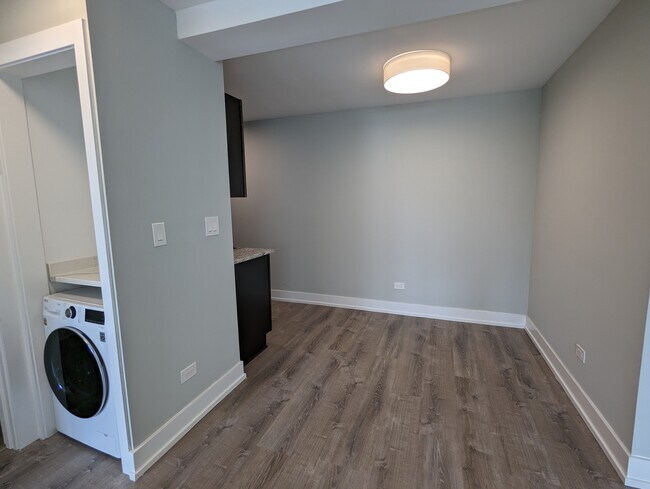 Foto del edificio - 511 W Barry Ave