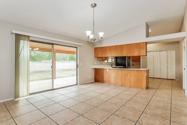 Foto del edificio - 717 E Calle Chulo Rd