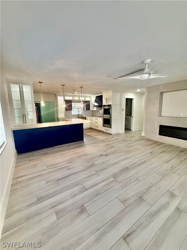 Foto del edificio - 733 Pine Cone Ln