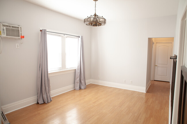 2 BD Living Room - 1132 N Cahuenga Blvd