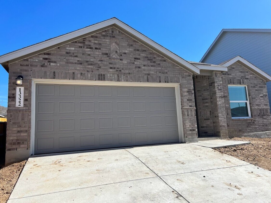 Primary Photo - Spacious 4-Bedroom, 3-Bath Energy-Efficien...