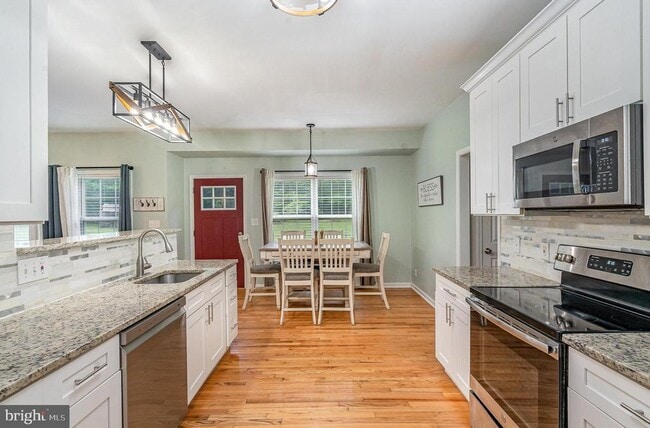 Building Photo - 7092 Arrow Wood Dr