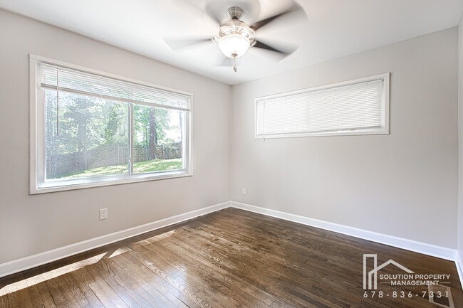 Building Photo - 4984 Crowe Dr SE