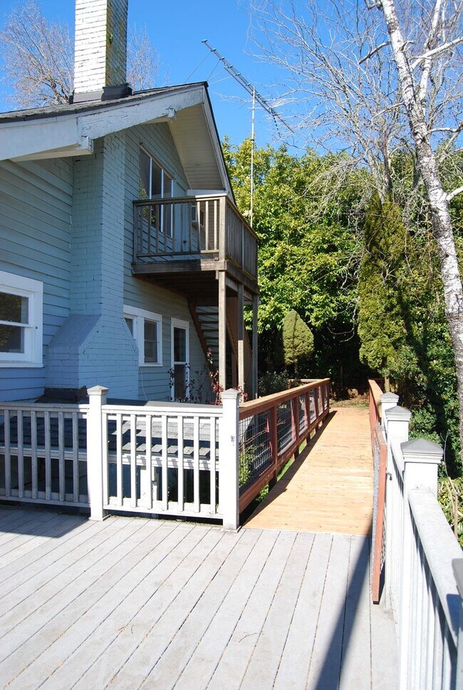 Building Photo - 3 Bedroom 3 Bath Homestead Dundee OR