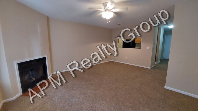 Foto del edificio - St. Andrews townhouse - 50% off first month!