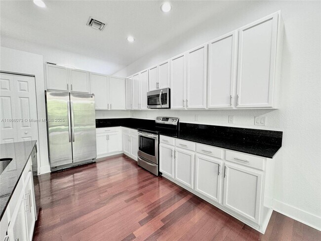 Building Photo - 4451 Laurel Pl
