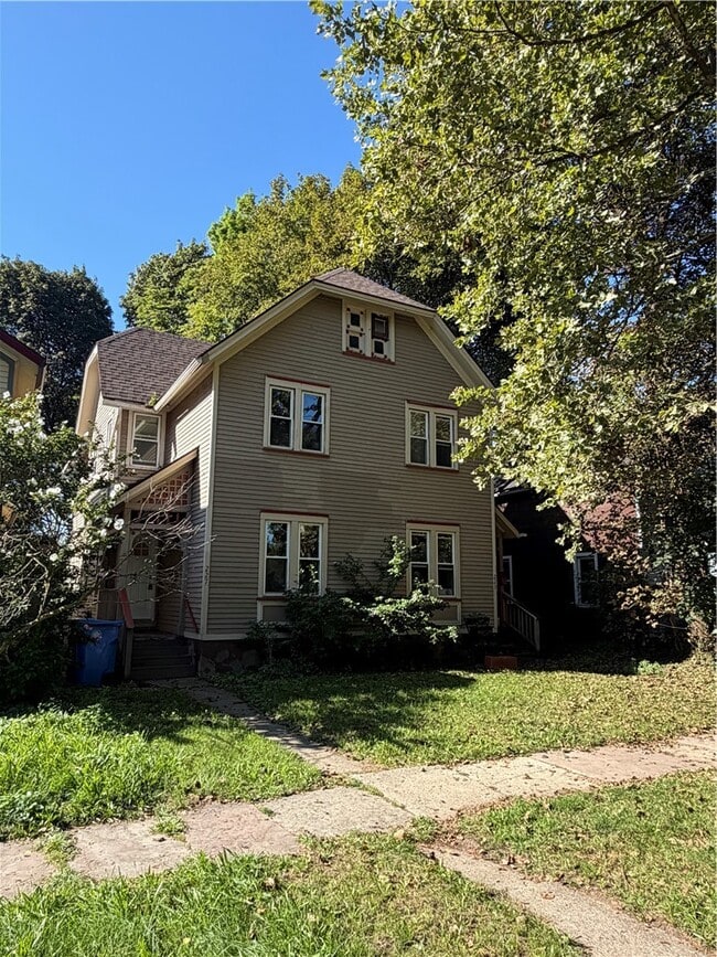 Building Photo - 223 Hamilton St