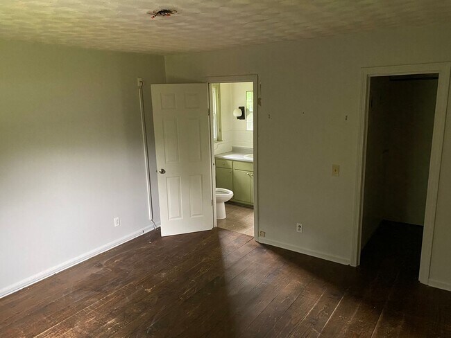Building Photo - 421 Oak Grove Rd -1