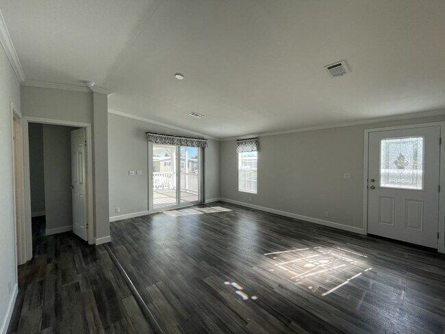 Building Photo - 902 W Questa Ave