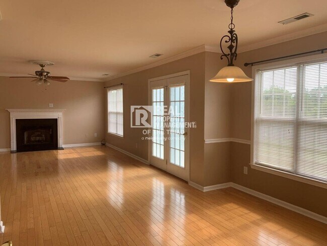 Building Photo - AVAILABLE SOON! Attractive 3 Bedroom/2.5 B...