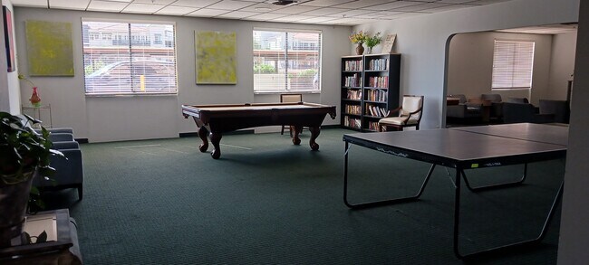 Foto del edificio - 3930 S University Center Dr