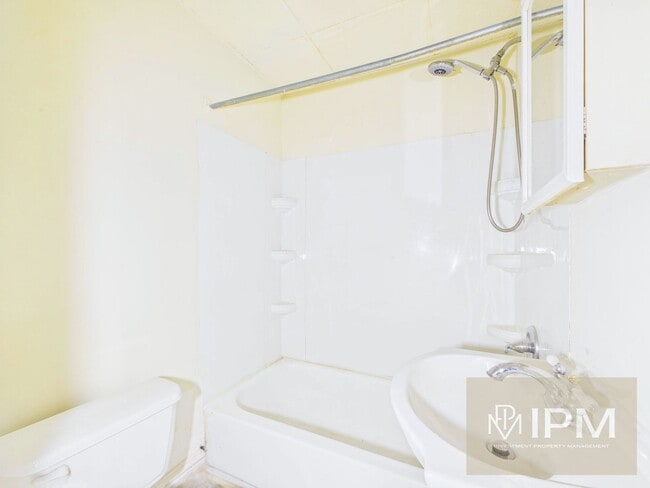 Building Photo - 1001 W Princess St