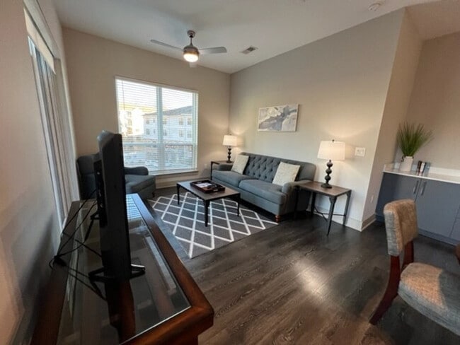 Foto del edificio - 3158 Stillhouse Creek Dr