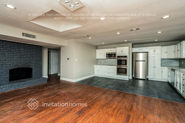 Foto del edificio - 5001 Thompson Dr