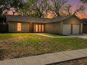 Building Photo - 10410 Kirkglen Dr