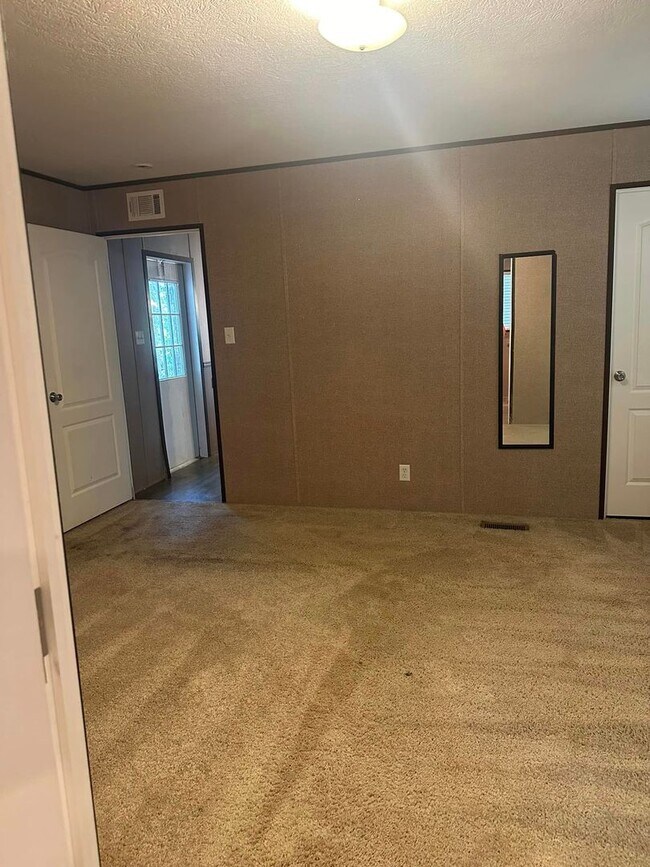 Building Photo - 23 S First St. Glenwood