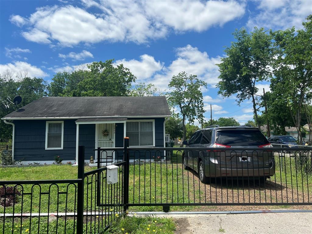 Foto principal - 6802 Paris St