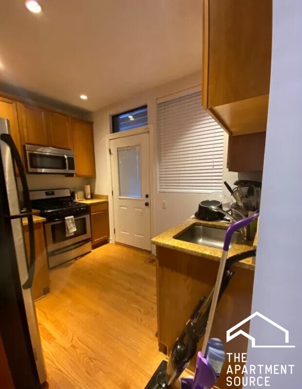 Photo - 3433 N Lakewood Ave Apartment