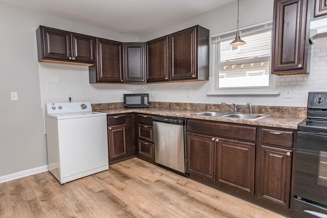 Foto del edificio - 9275 Hickory St